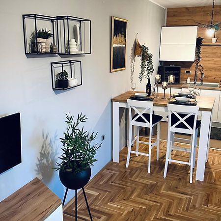 Top Apartman ซอมโบร์ ภายนอก รูปภาพ